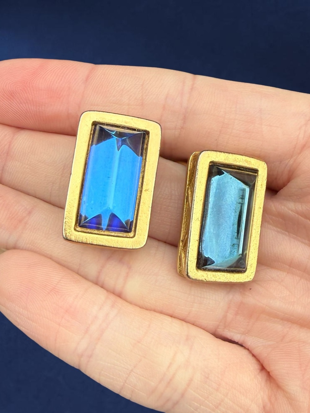 Vintage Givenchy Blue Prism Couture Gold Tone Clip Earrings Etched Herringbone - Picture 7 of 7